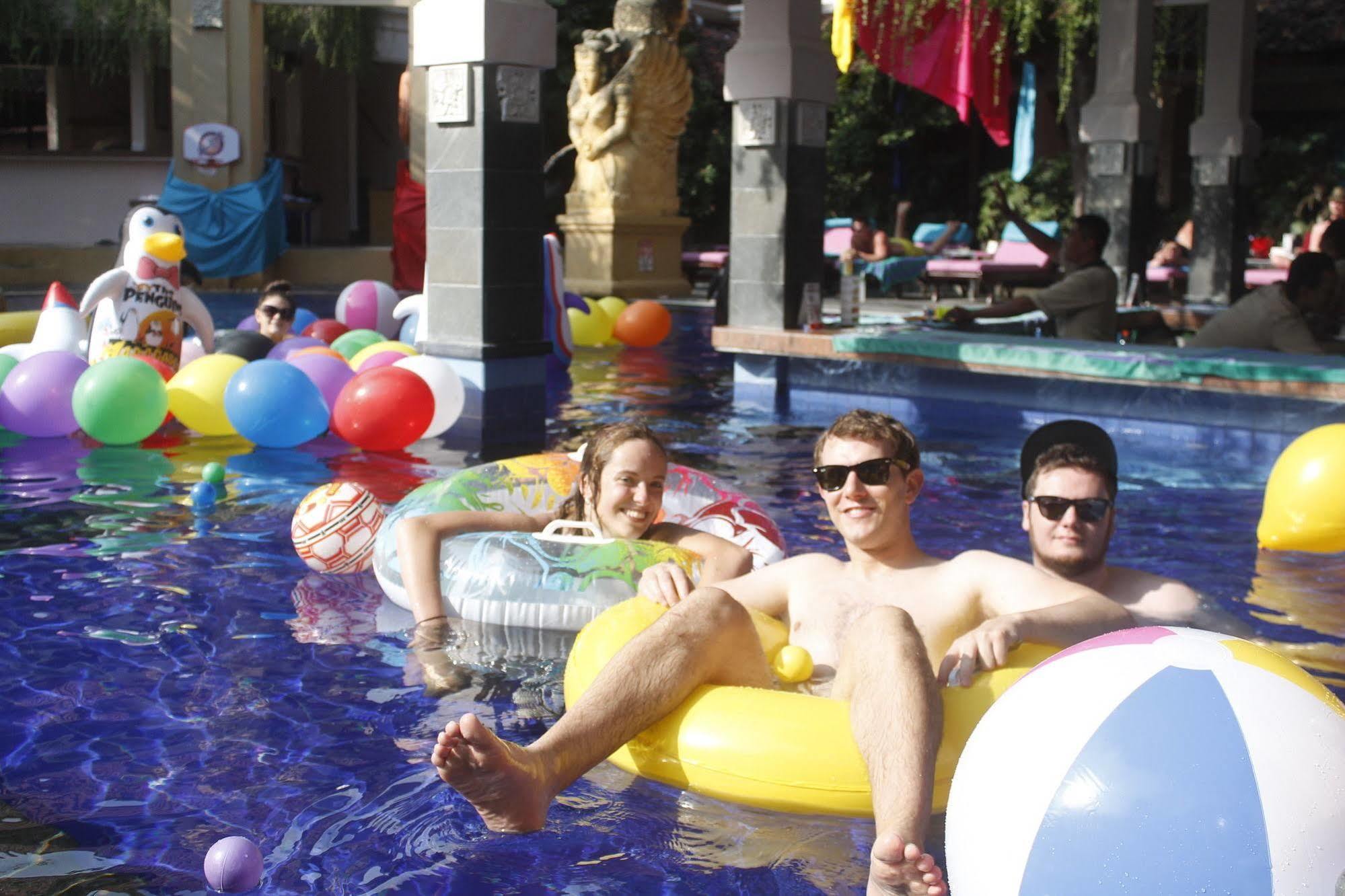 Hotel Bounty Kuta クタ エクステリア 写真